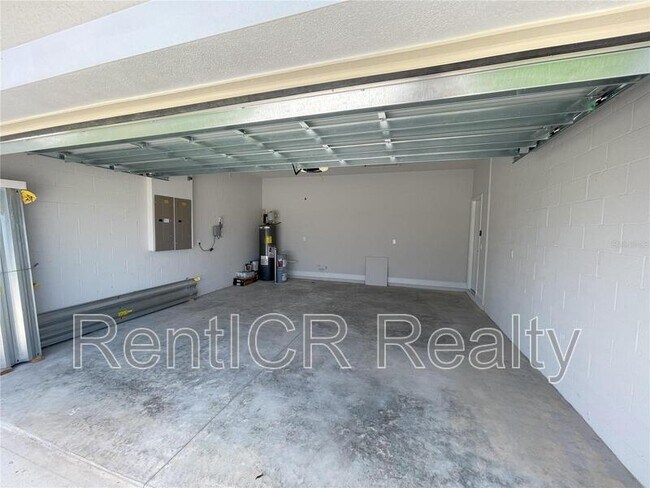 Building Photo - 1437 N River Cir