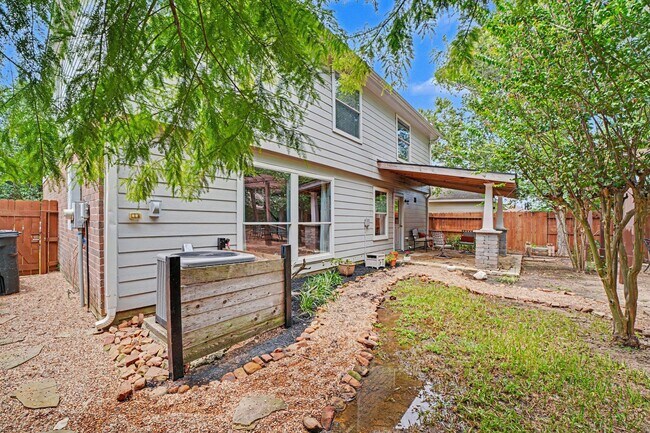 Building Photo - 25338 Barmby Dr