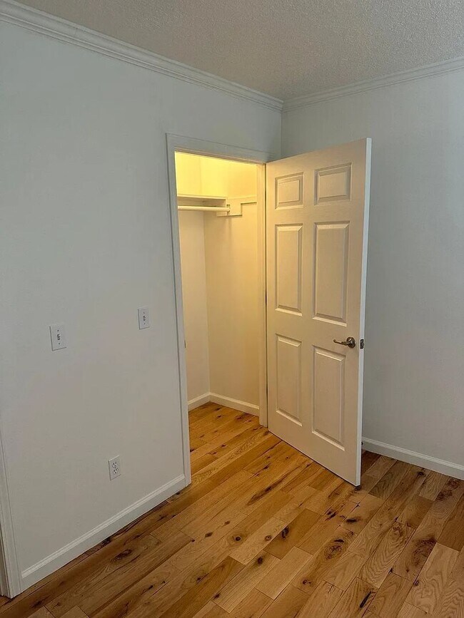 Building Photo - 316 S Marion St