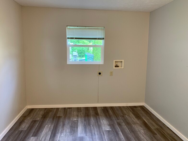 Building Photo - 1329 Auld St