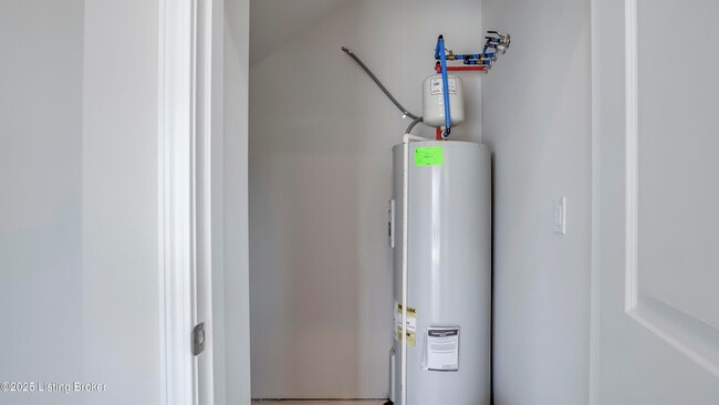 Building Photo - 1850 Washington Blvd