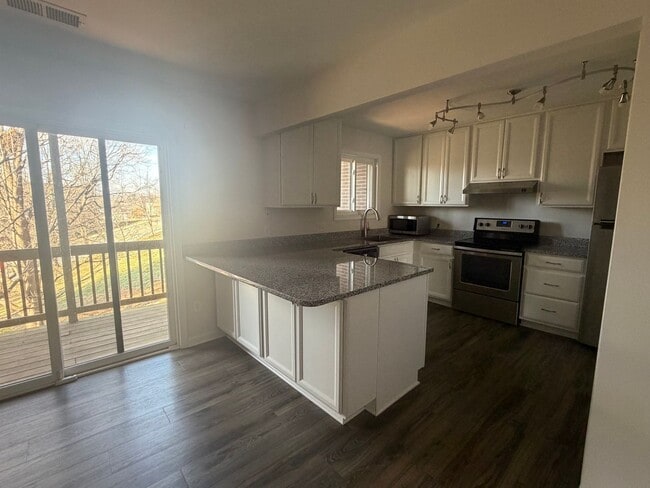 Building Photo - 114 Harvest Dr