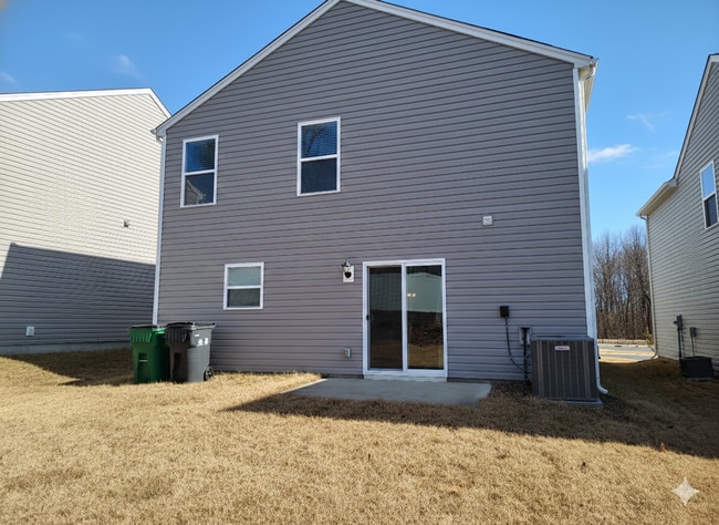 Building Photo - Pristine, 3 bedroom, 2.5 bathroom home located in the Stewart Creek States Subdivision!