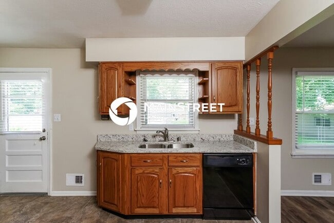 Building Photo - 8003 Canna Dr