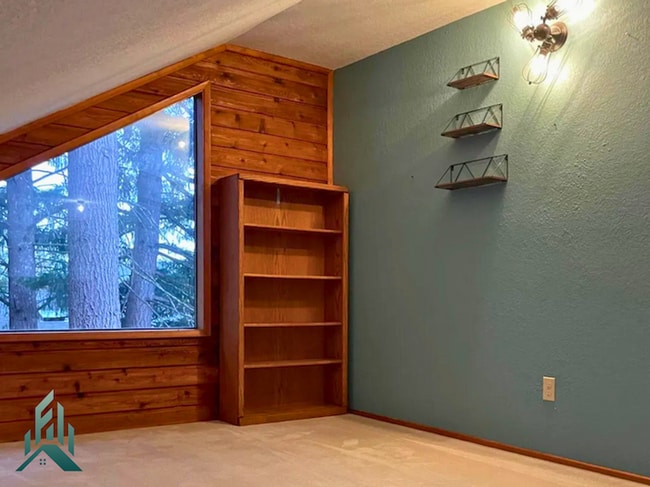 Building Photo - 3-bedroom, 2-bathroom house in Witham Hill