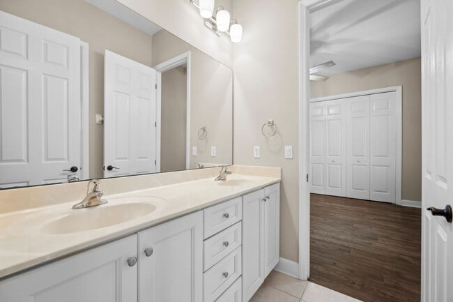 Building Photo - Luxury Living in Amelia National – Resort-...