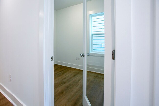 Building Photo - Chatham Park *Like New* Late July availability!