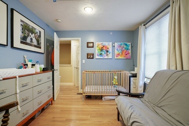 Building Photo - 32 Parker St