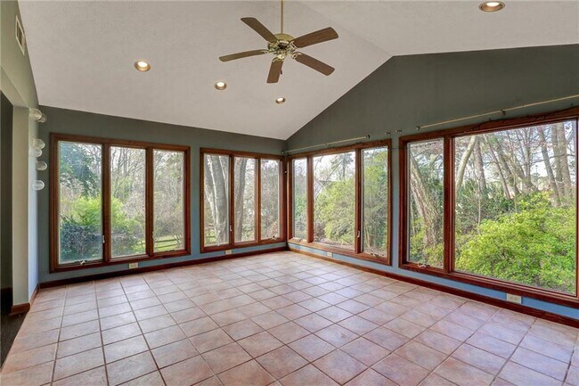 Building Photo - 1262 Bailing Dr