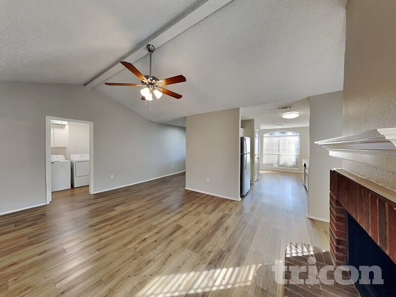 Building Photo - 1210 Hidden Creek Dr