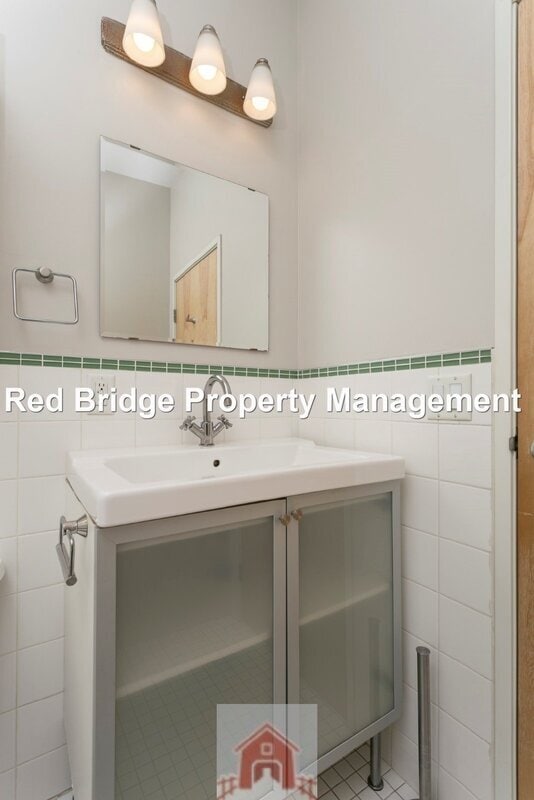 Building Photo - 2320 SE Morrison St