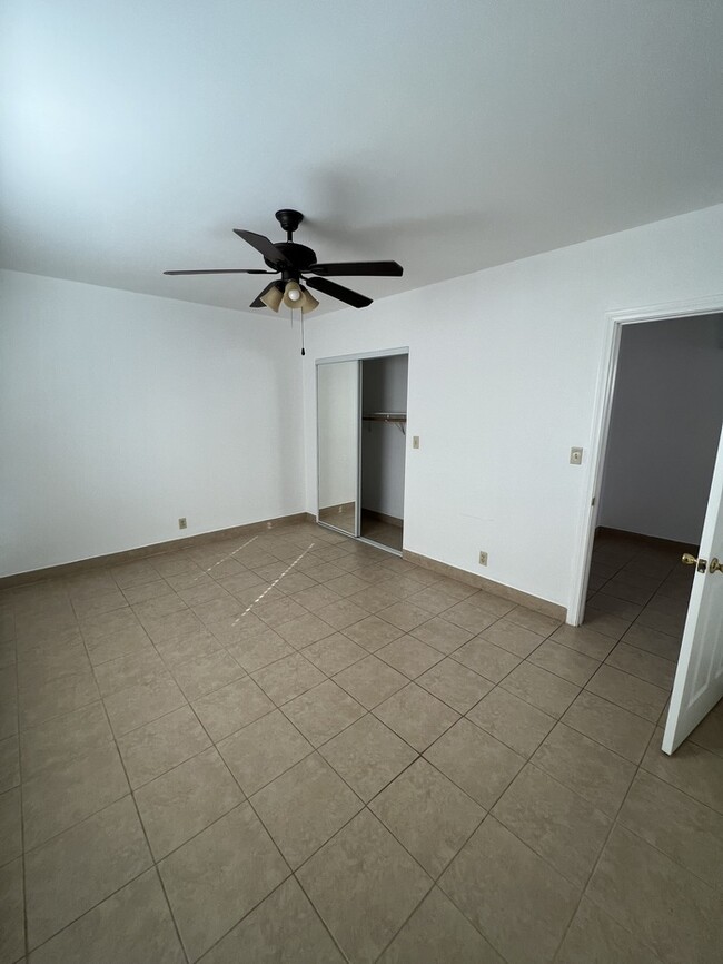 Building Photo - 2 Bed 1 Bath Front House In South Gate