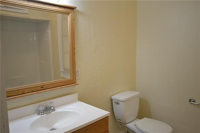 Building Photo - 15639 River Rd