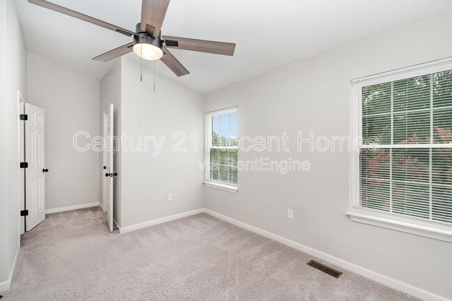 Building Photo - 5249 Spring Branch Blvd