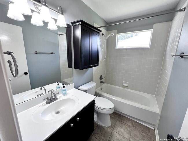Building Photo - Charming 3-Bed Home Near Medical Center w/ Private Greenbelt Backyard!