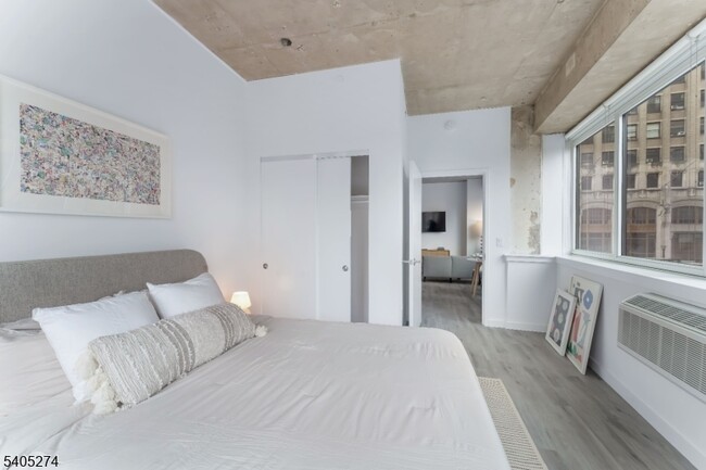 Building Photo - 10 Commerce Ct