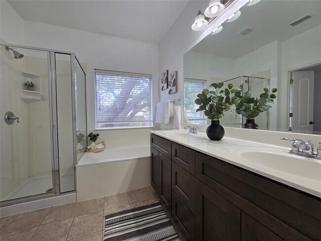 Building Photo - 303 Arrowhead Trail