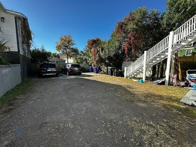 Building Photo - 259 Coming St