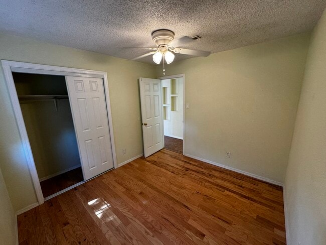 Building Photo - 4813 W Glen Dr SW