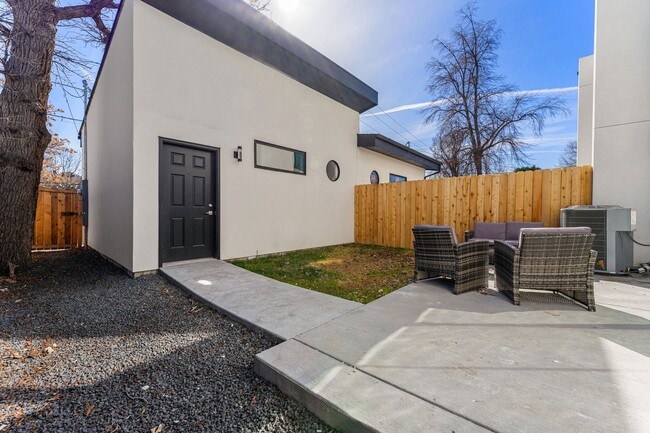 Building Photo - 5 Bed, 5 Bath home in South Park Hill