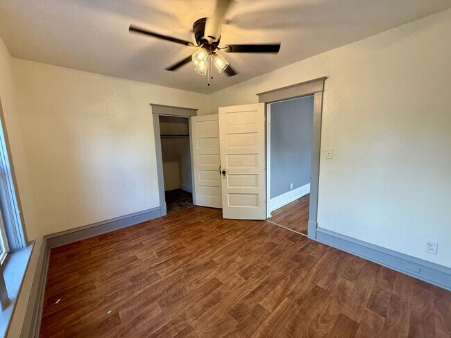 Building Photo - 915 S 3rd Ave