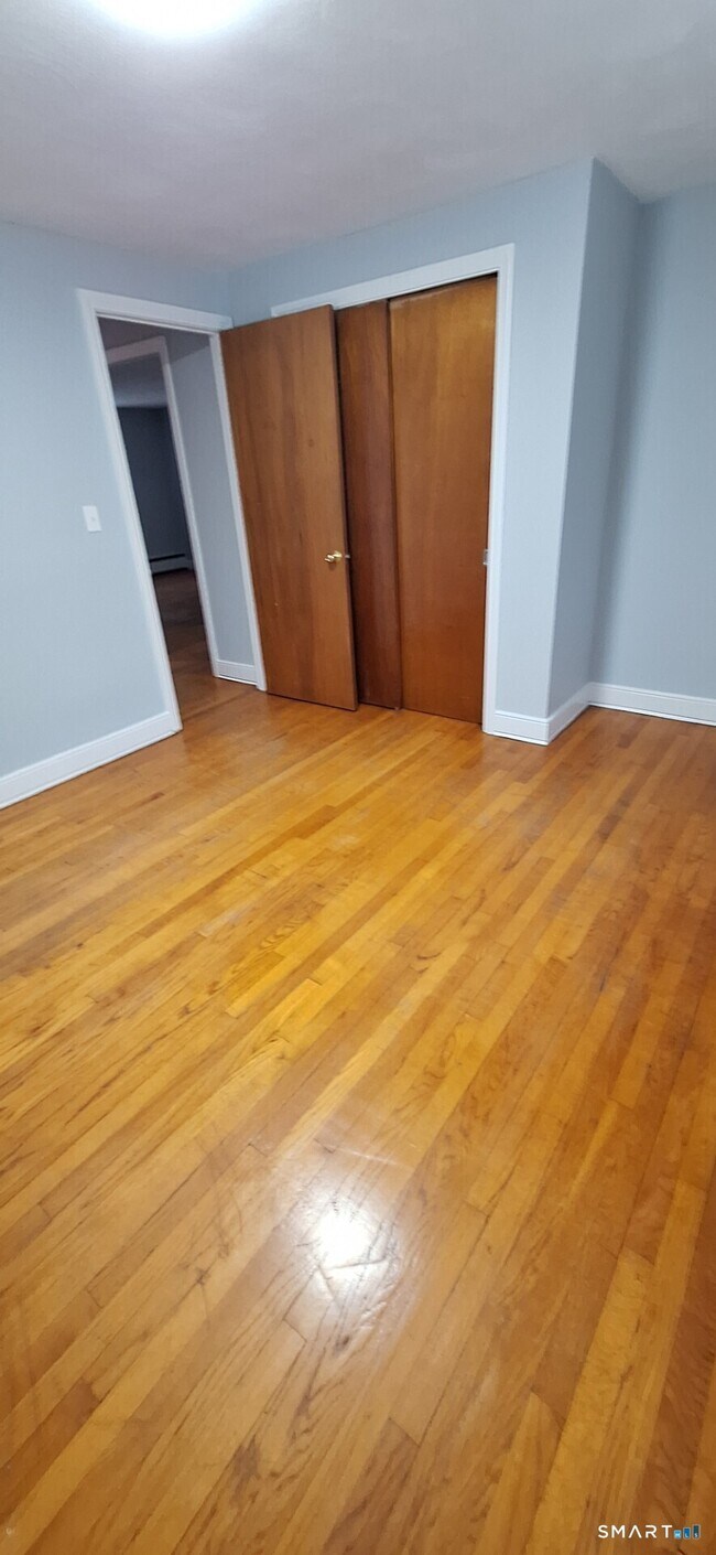 Building Photo - 10 Carpenter Rd