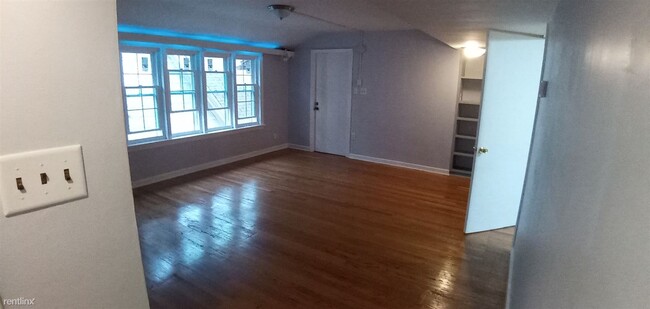 Primary Photo - 1 br, 1 bath 4plex - 2303 West McKinley Av...