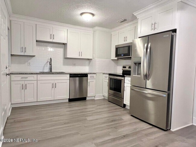 Building Photo - 1961 New Haven Rd