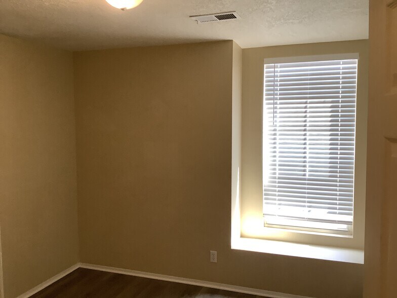 Building Photo - 6676 Augusta Hills Dr NE