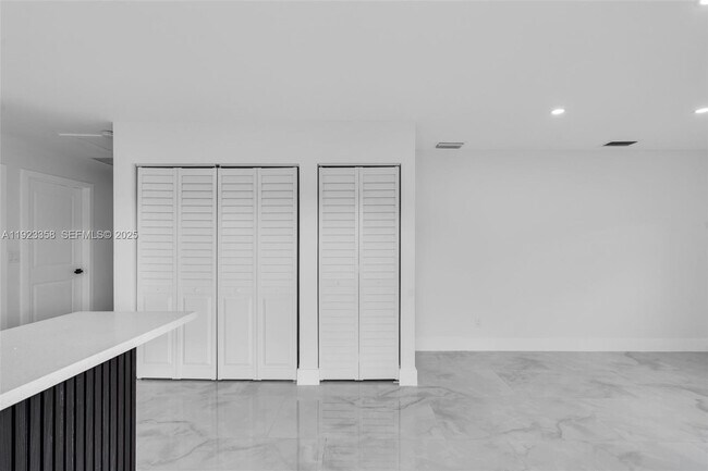 Building Photo - 1411 NW 40th St