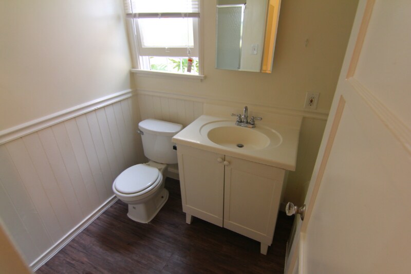 Building Photo - 5940 Melrose Ave