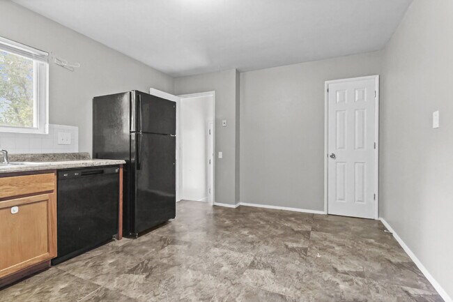 Building Photo - 2615 Flamingo Dr
