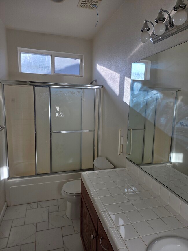 Building Photo - 7121 Crest Hill Dr