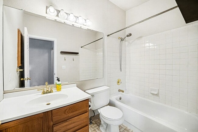 Building Photo - 3 Bedroom 2.5 Bathroom is Old Town Arvada