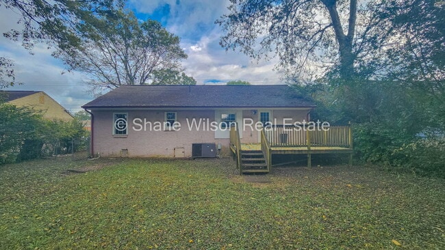 Building Photo - Comfortable 3 bedroom/ 1 bathroom home for rent.  Quiet neighborhood and lovely back yard and dec...