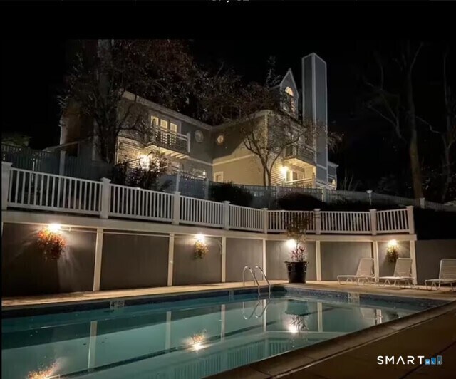 Building Photo - 221 Old Pond Ln