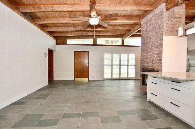 Building Photo - 505 Coconut Ave E