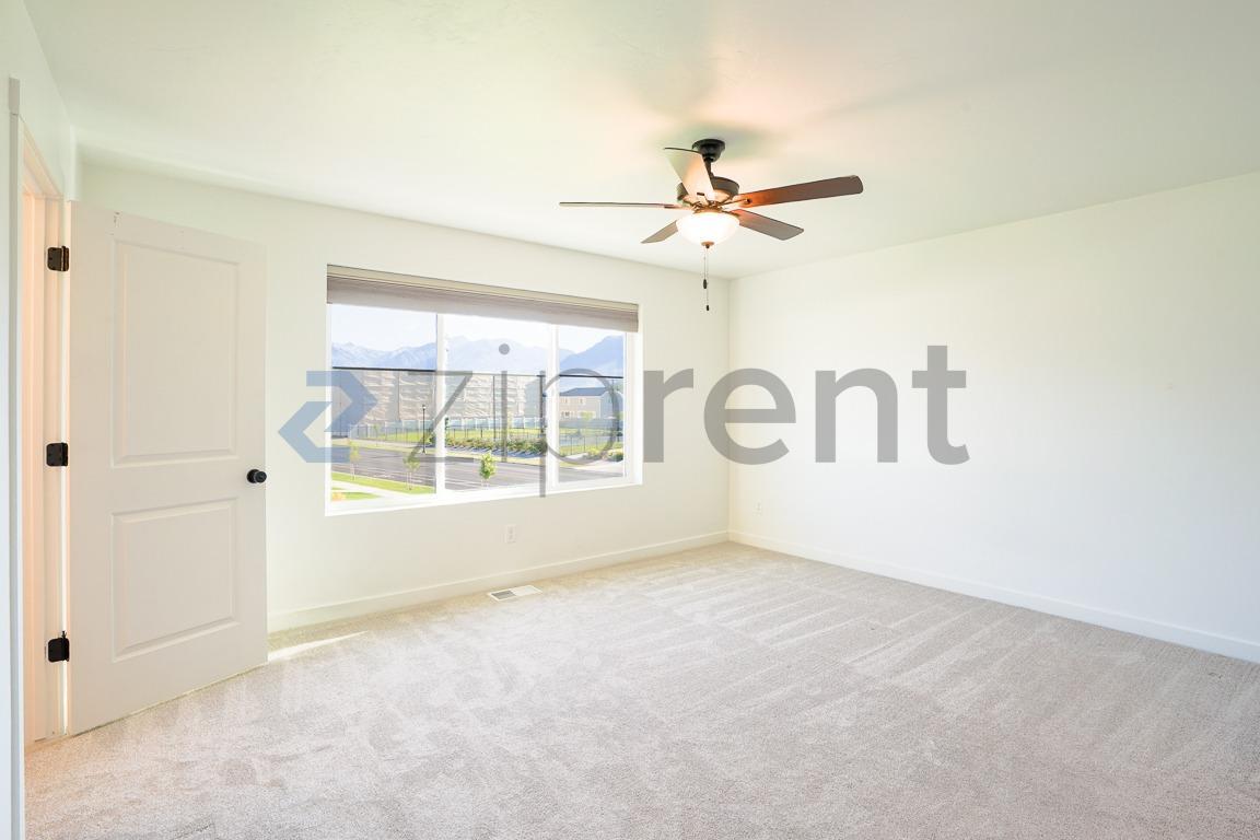 Building Photo - Unit