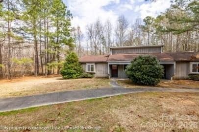 Building Photo - 136 Brentwood Dr