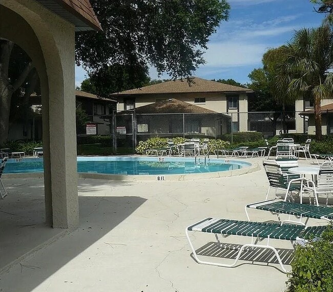 Building Photo - 2932 Eastwood Dr