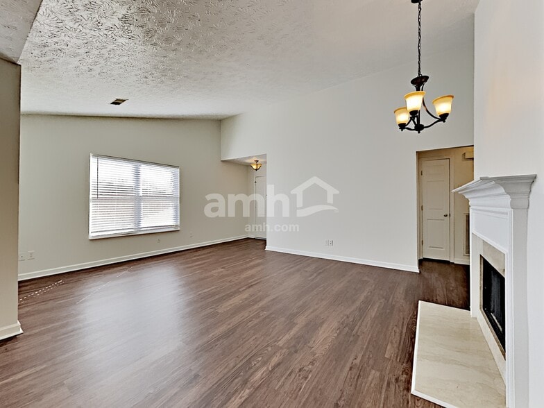 Building Photo - 2207 Erin Ln