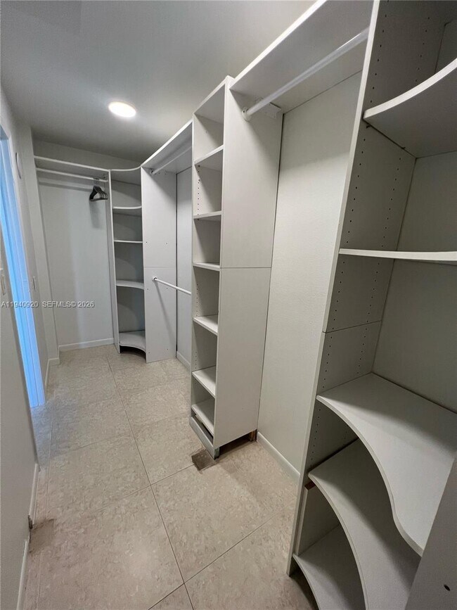 Building Photo - 1998 Overseas Hwy