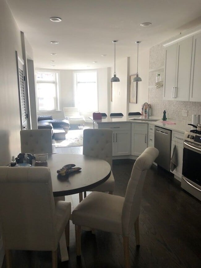 Building Photo - Beautiful 4 Bed 2 Bath in Brookline available 9/1