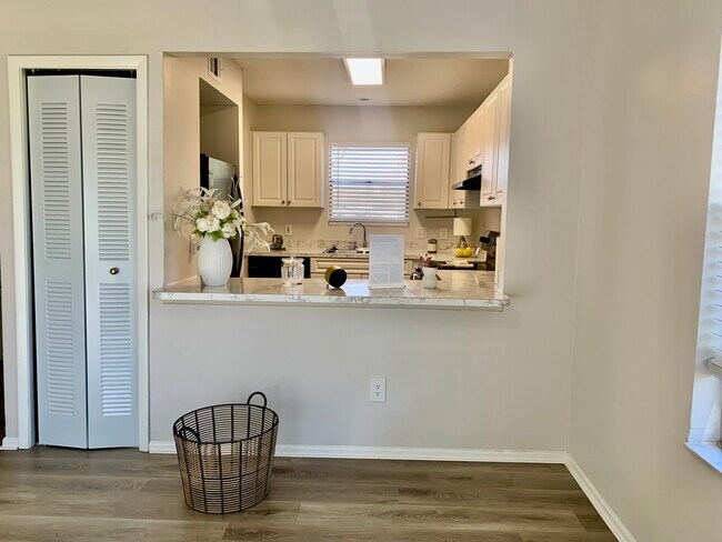 Building Photo - 2558 W Bird St