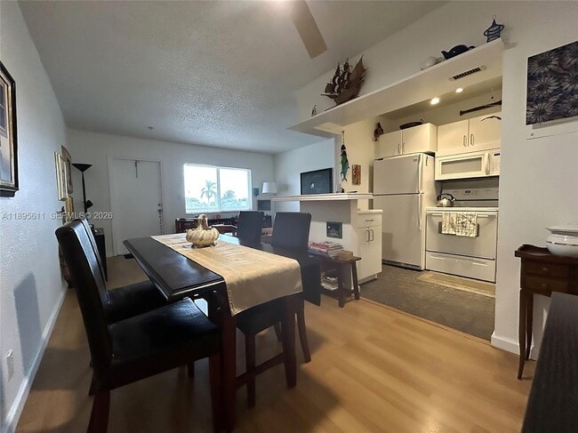 Building Photo - 1400 NE 54th St