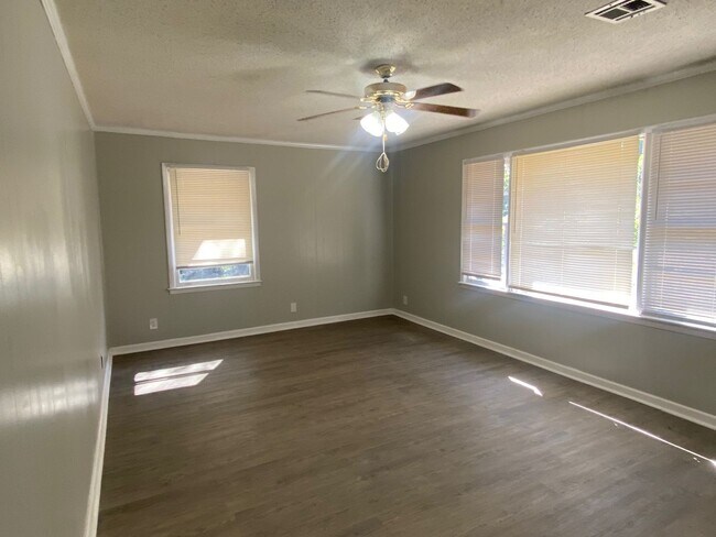 Building Photo - Completely Remodeled 3/2 in Prattville!