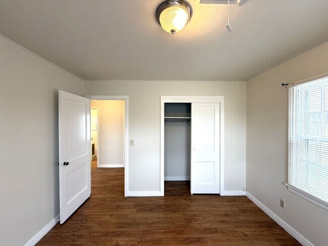 Building Photo - Welcome Home! 15% Discount for two months!!