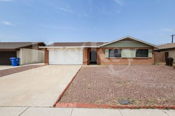 Building Photo - 2208 W Dahlia Dr