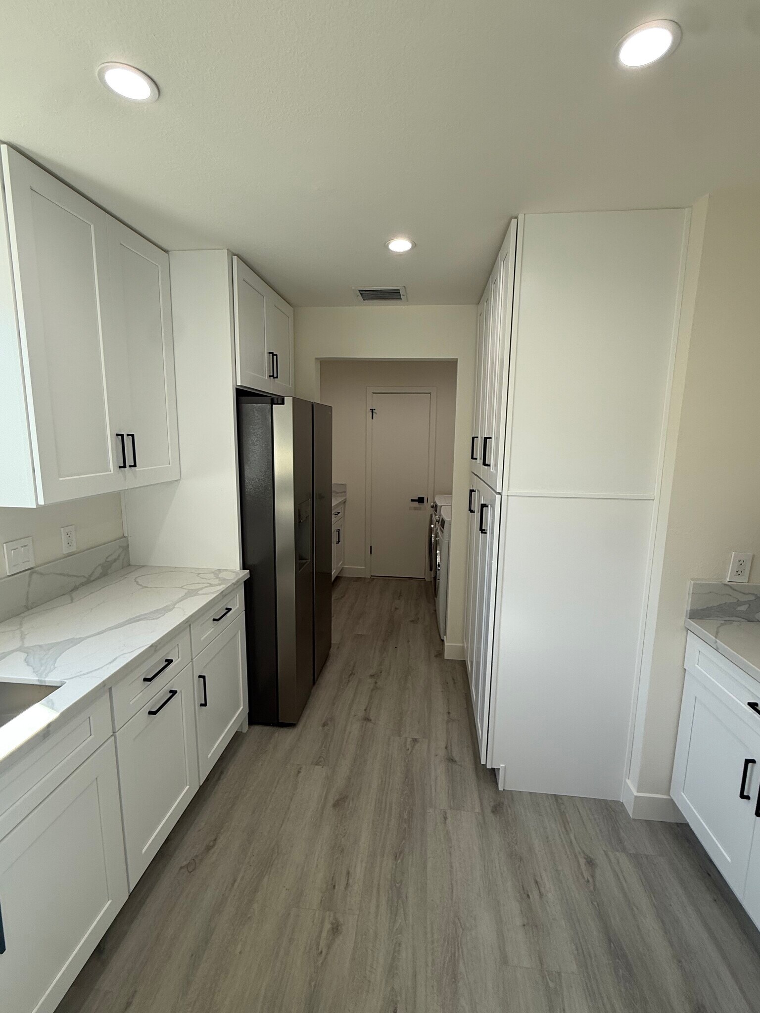 Building Photo - 6650 Sale Ave