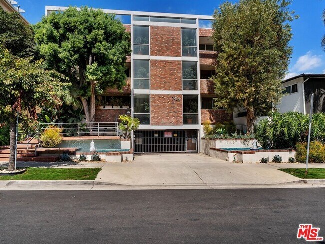 Building Photo - 7949 Selma Ave